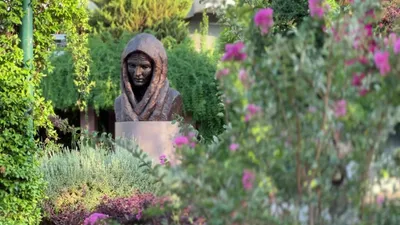 REFUGEE-WOMAN OF SMYRNA in Athens, Greece